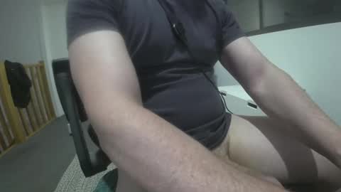 Snapshot of l00tz chatting on November 2, 2025, 12:40 pm l00tz online show from November 2, 2025, 12:40 pm