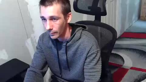 Snapshot of l1v1nth3dr3am chatting on May 1, 2026, 1:05 pm l1v1nth3dr3am online show from May 1, 2026, 1:05 pm