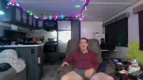 Snapshot of l8tniter chatting on December 15, 2025, 4:39 am l8tniter online show from December 15, 2025, 4:39 am