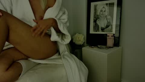 Sara Bella  online show from December 1, 2024, 6:41 pm