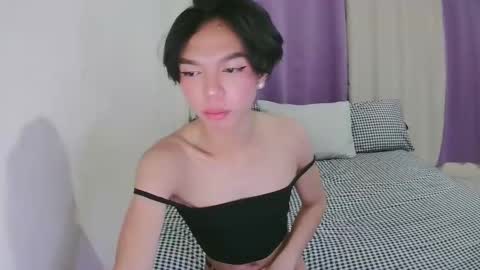 Snapshot of la_ura chatting on November 9, 2025, 4:16 pm Laura online show from November 9, 2025, 4:16 pm