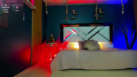 Cris  online show from November 11, 2025, 11:10 am