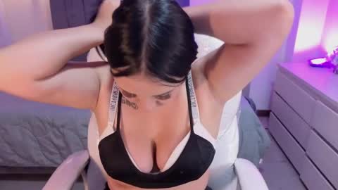 Snapshot of laara_croft chatting on April 23, 2026, 8:00 pm L A R A online show from April 23, 2026, 8:00 pm