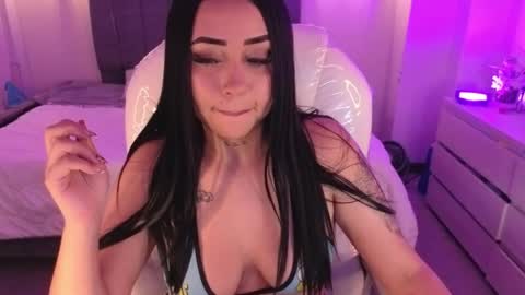Snapshot of laara_croft chatting on May 15, 2026, 9:11 pm L A R A online show from May 15, 2026, 9:11 pm