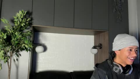 labrinthteasing online show from October 9, 2025, 12:14 pm