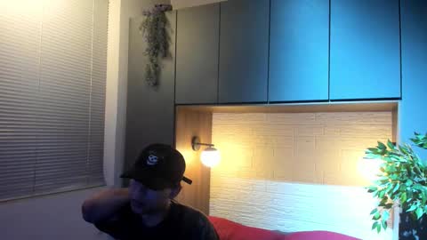 labrinthteasing online show from February 13, 2026, 12:12 pm