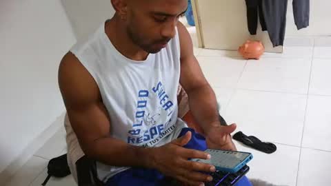 Snapshot of lacasadelosmunecosbq chatting on June 17, 2026, 4:19 pm Bruno Smith online show from June 17, 2026, 4:19 pm
