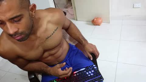 Snapshot of lacasadelosmunecosbq chatting on June 18, 2026, 4:44 pm Bruno Smith online show from June 18, 2026, 4:44 pm