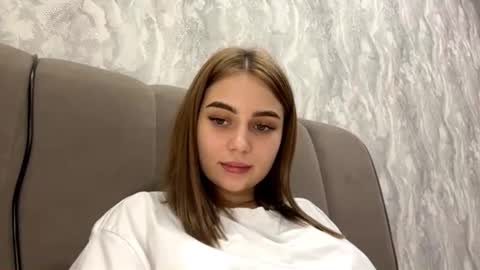 Mia online show from October 14, 2025, 4:30 pm