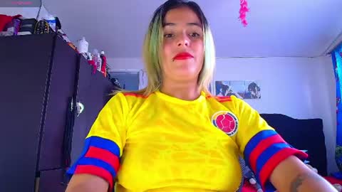 Snapshot of lacolombiana_bitch chatting on June 17, 2026, 9:16 pm Valentina online show from June 17, 2026, 9:16 pm