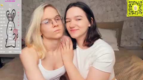 Snapshot of lacyedison chatting on June 25, 2026, 7:18 pm Violet and Isabel online show from June 25, 2026, 7:18 pm