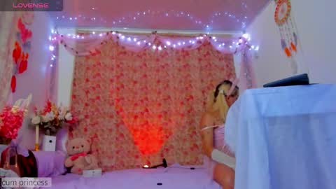 Laden And Juan online show from November 22, 2025, 11:15 pm