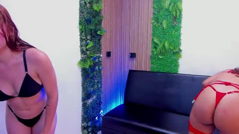 Snapshot of ladies_wallen chatting on May 19, 2026, 2:29 am ladies_wallen online show from May 19, 2026, 2:29 am