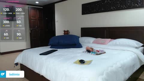 Mia online show from December 4, 2024, 10:30 pm