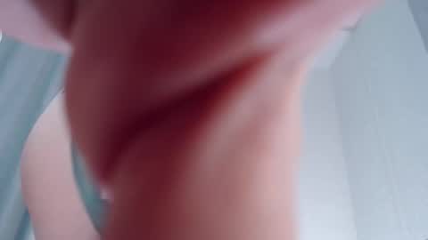 lady_biscuit online show from December 4, 2025, 2:48 pm