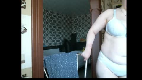 lady cute cat29 online show from April 8, 2026, 2:44 am