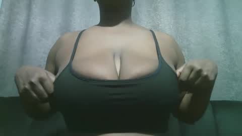 lady_dearra online show from December 22, 2025, 2:52 am