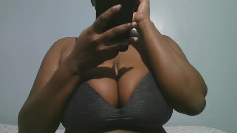 lady_dearra online show from February 19, 2026, 2:51 am