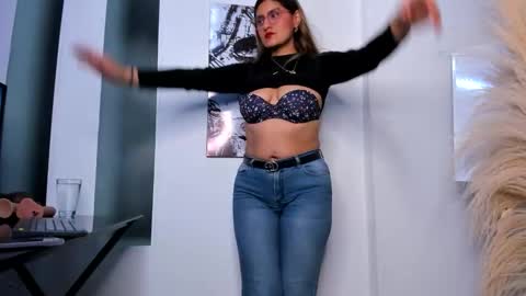 LADY  online show from November 21, 2025, 2:10 am