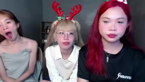 Snapshot of lady_galacticax chatting on December 27, 2024, 6:03 am online show from December 27, 2024, 6:03 am