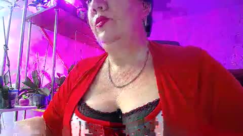 Snapshot of lady_gloria chatting on December 10, 2024, 2:50 pm Lady Gloria online show from December 10, 2024, 2:50 pm