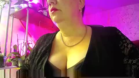Snapshot of lady_gloria chatting on January 4, 2025, 1:21 pm Lady Gloria online show from January 4, 2025, 1:21 pm