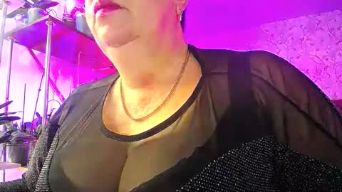 Snapshot of lady_gloria chatting on October 26, 2025, 5:35 am Lady Gloria online show from October 26, 2025, 5:35 am