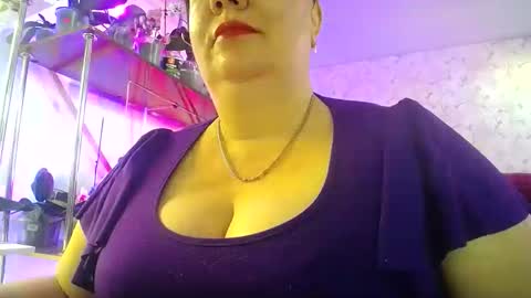 Snapshot of lady_gloria chatting on April 25, 2026, 6:27 am Lady Gloria online show from April 25, 2026, 6:27 am