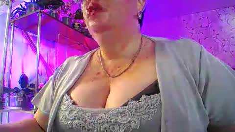Snapshot of lady_gloria chatting on May 8, 2026, 7:03 am Lady Gloria online show from May 8, 2026, 7:03 am