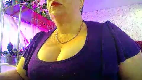 Snapshot of lady_gloria chatting on May 12, 2026, 5:59 am Lady Gloria online show from May 12, 2026, 5:59 am