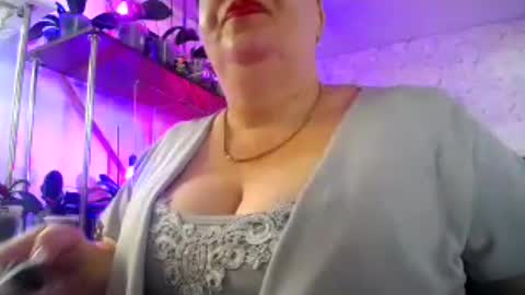 Lady Gloria online show from June 12, 2026, 6:12 am