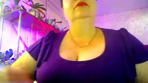 Lady Gloria online show from August 9, 2026, 5:01 am