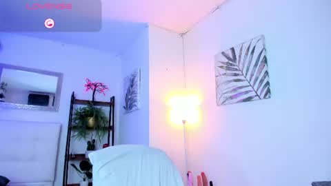 Snapshot of lady_hellen chatting on June 25, 2026, 7:18 pm online show from June 25, 2026, 7:18 pm