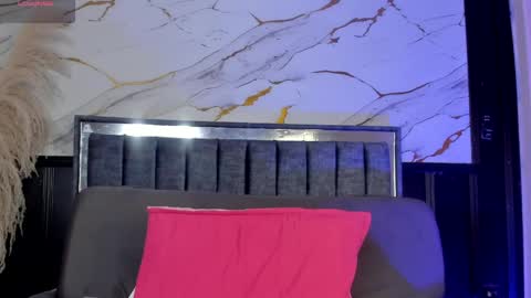 lady_lucy69 online show from April 21, 2026, 12:33 pm