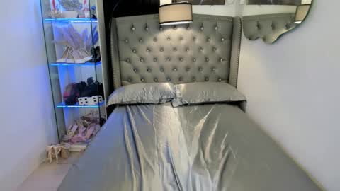 lady_moriseth online show from March 11, 2026, 10:32 am