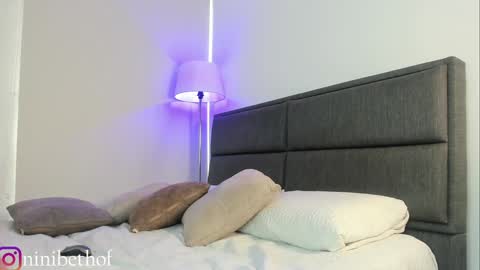    700  1300 -5 online show from January 31, 2025, 1:02 pm