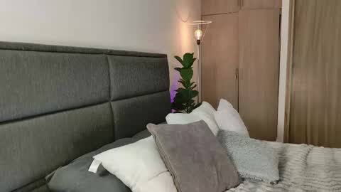    700  1300 -5 online show from September 25, 2025, 1:37 pm