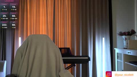 lady_nicolett online show from October 8, 2025, 10:35 am