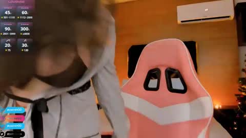 Snapshot of lady_yas chatting on December 20, 2024, 8:12 pm Yas online show from December 20, 2024, 8:12 pm