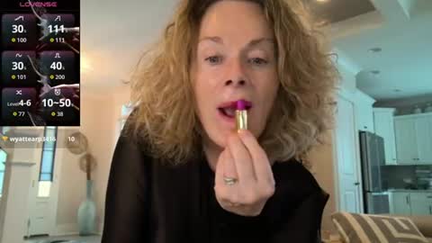 Snapshot of ladybabs chatting on June 19, 2026, 6:01 pm Ladybabs online show from June 19, 2026, 6:01 pm