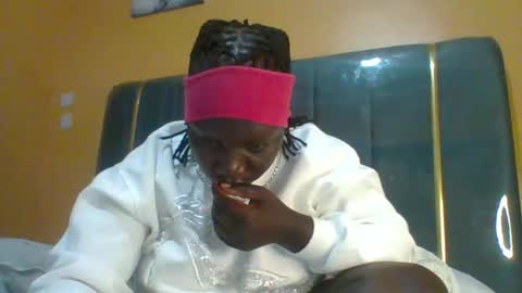 lindah32 online show from March 29, 2026, 9:48 pm