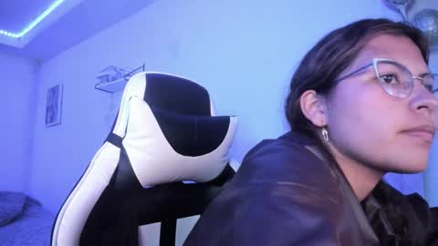  Lady  online show from February 3, 2026, 6:51 am