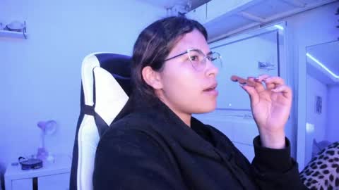 Snapshot of ladybrown_16 chatting on May 21, 2026, 4:19 am Lady online show from May 21, 2026, 4:19 am