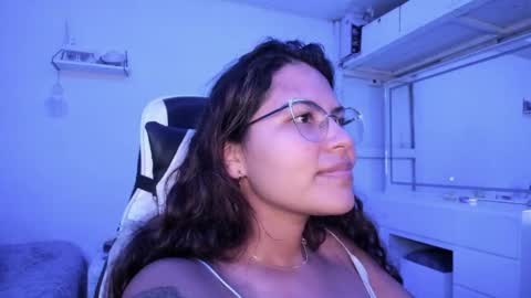 Snapshot of ladybrown_16 chatting on May 27, 2026, 5:15 am Lady online show from May 27, 2026, 5:15 am