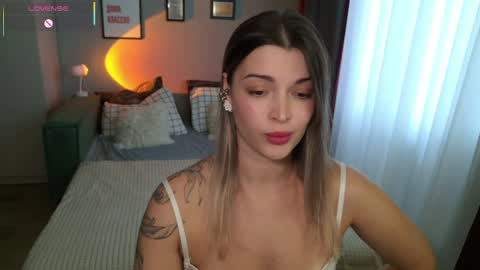 ladylancaster online show from April 1, 2026, 1:52 pm