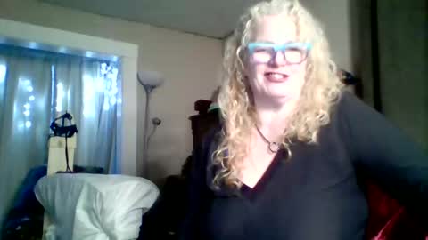 Snapshot of ladymeadowlark chatting on March 10, 2025, 3:23 am LadyMeadowlark online show from March 10, 2025, 3:23 am