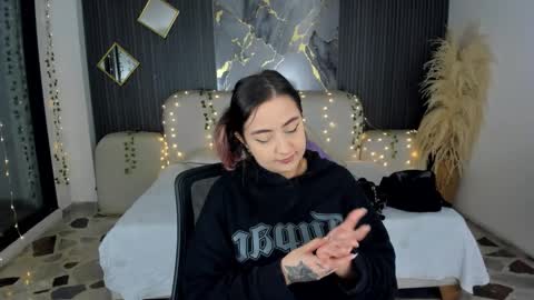 Lady  online show from January 6, 2026, 4:16 am