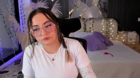 Lady  online show from February 15, 2026, 7:51 am