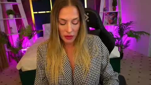 Laura online show from October 17, 2025, 1:57 pm