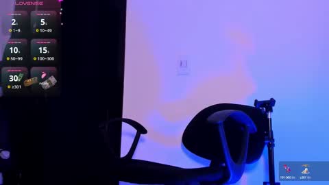 lahiam_smiiith online show from January 21, 2025, 6:45 pm